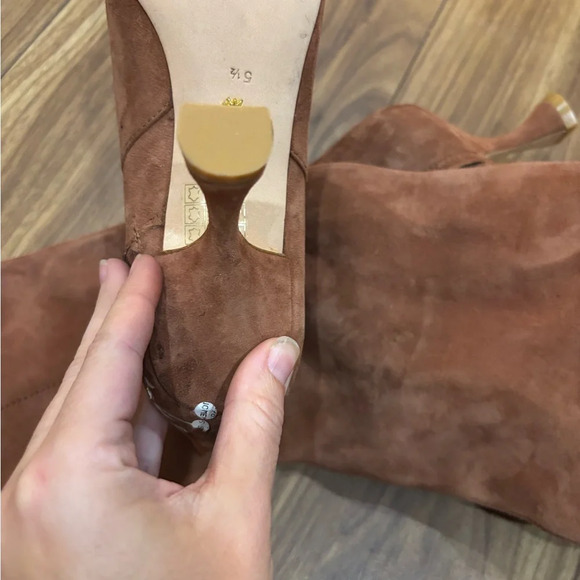 Stuart Weitzman
pointed-toe high-heel boots‎ - Picture 4 of 7